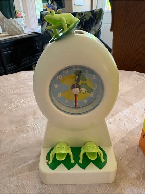 Other - Happy Swing Frog Clock